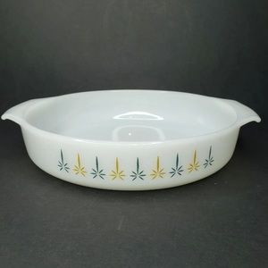VT FireKing Round White
Casserole Baking Dish 9 in 60's Candle Glow